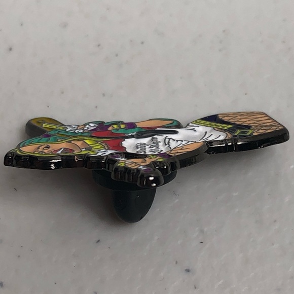 Harley Quinn Suicide Squad DC Comics Pin Brooch Lapel Batman Joker Gun B… - Picture 4 of 9